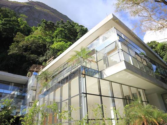 Mansões para curtir o feriado sem sair da cidade