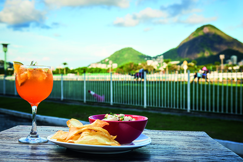 Aperol Spritz e ceviche: destaques do cardápio