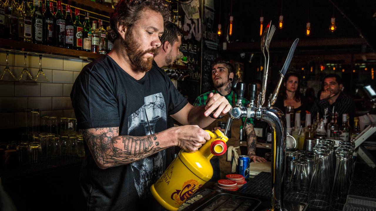 Dono do Caverna abre novo bar