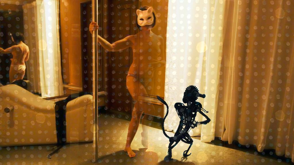 Fotógrafa Monica Barki protagoniza imagens em motéis do Rio