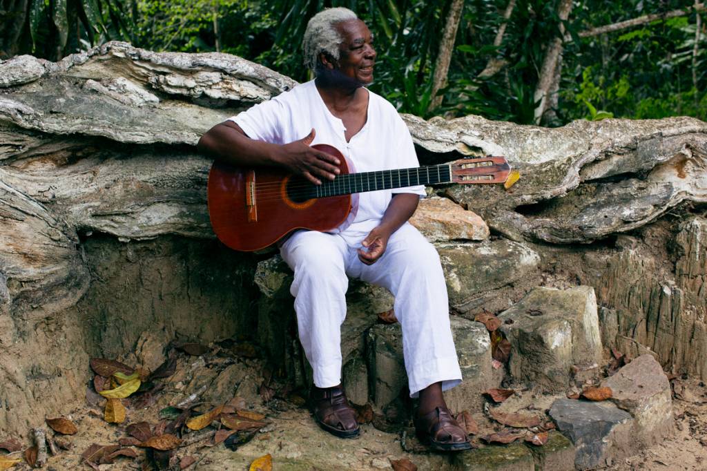 Baluarte da música afro-barroca, Mateus Aleluia faz show no Rio