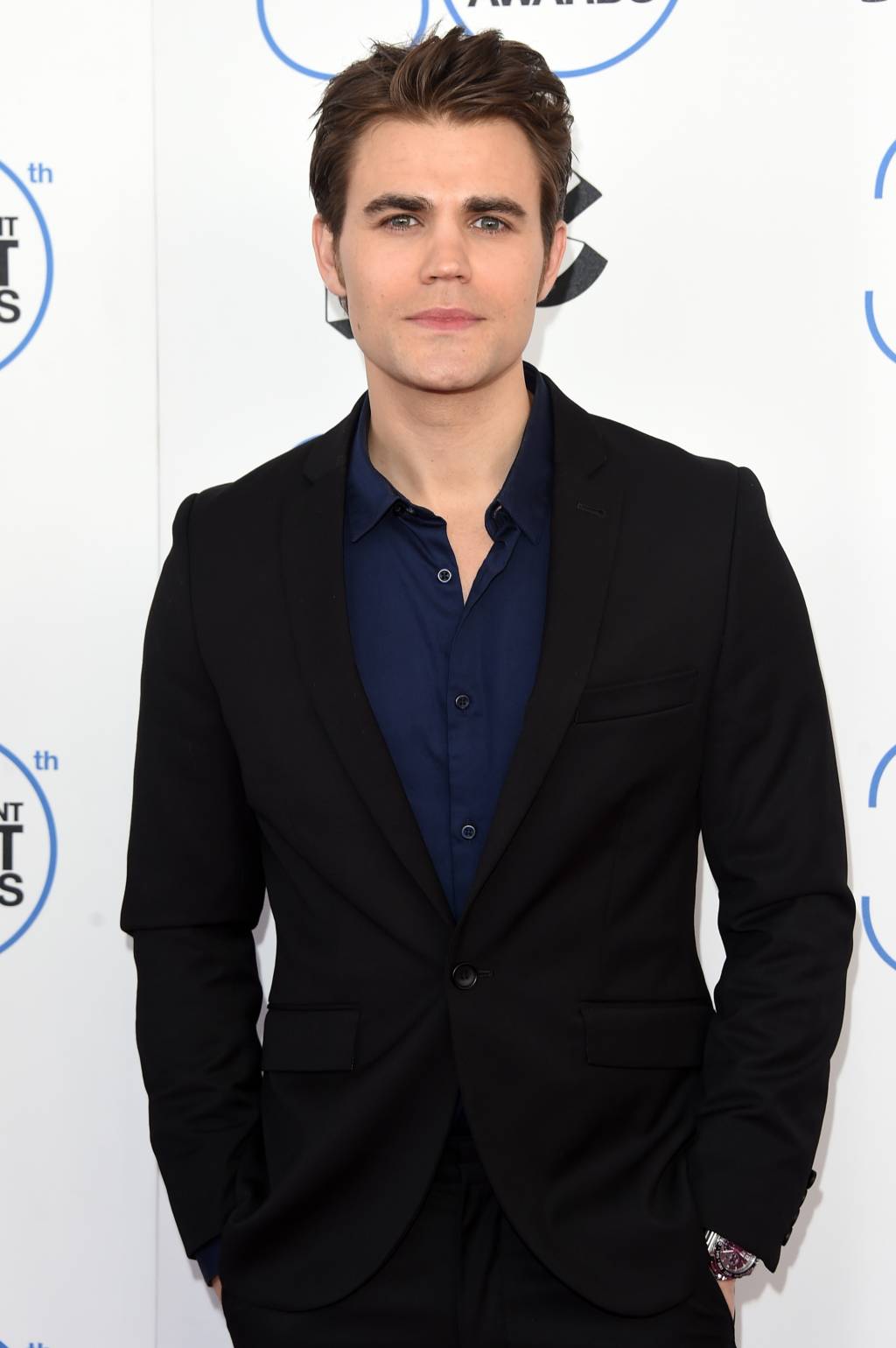 Paul Wesley celebra fim de The Vampire Diaries em evento no Rio
