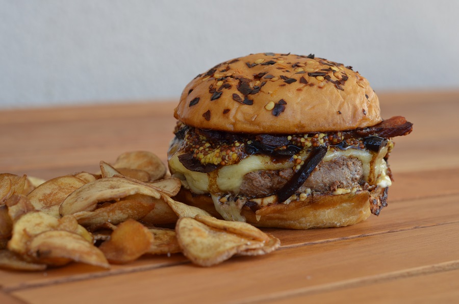 The Burger Experience inaugura loja na Barra