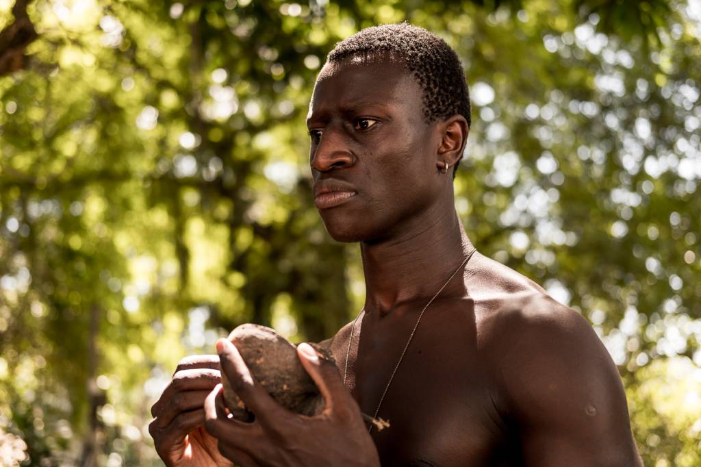 Ator e performer Welket Bungué resgata origens em novo trabalho