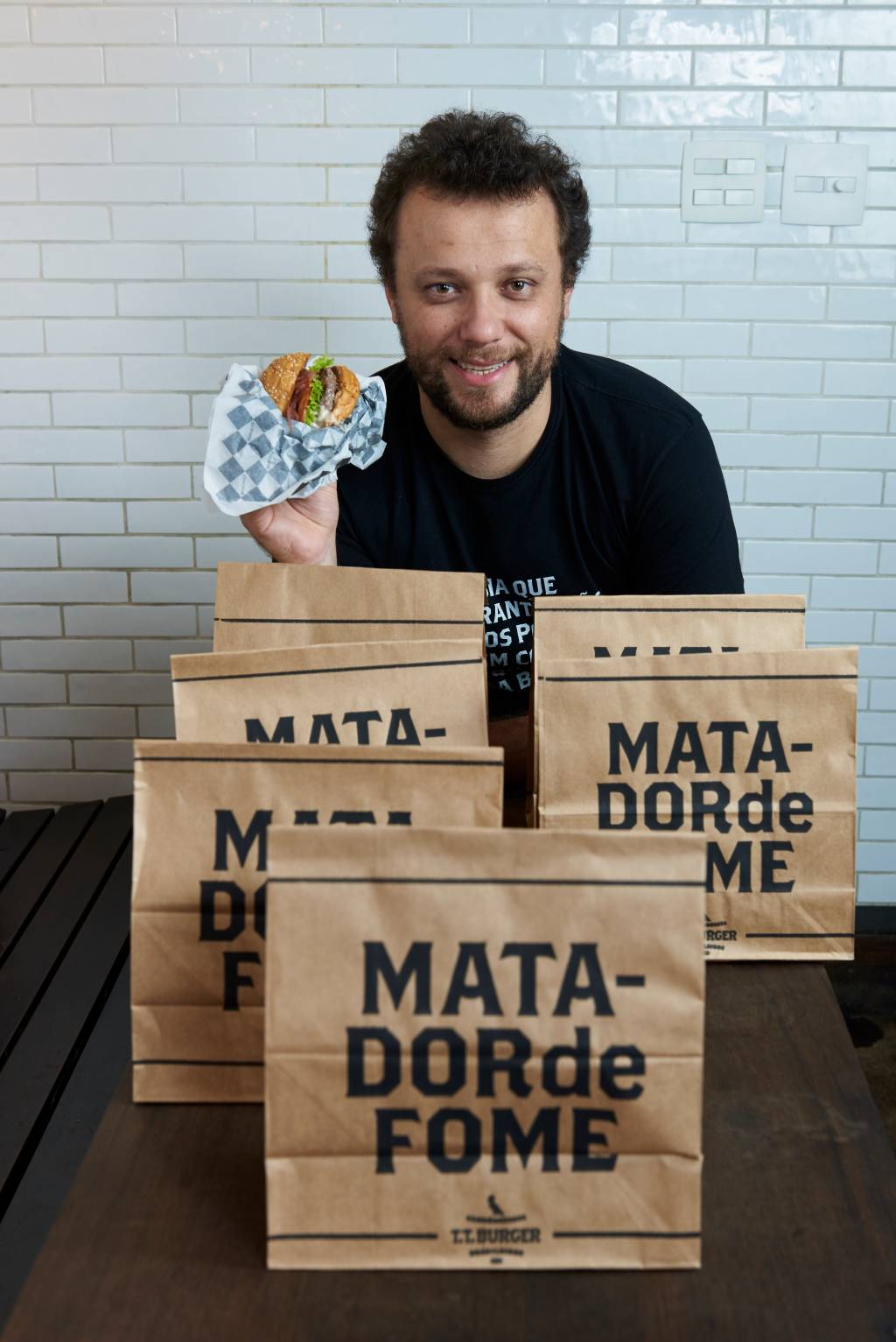 Thomas Troisgros faz mutirões para dar comida à população de rua