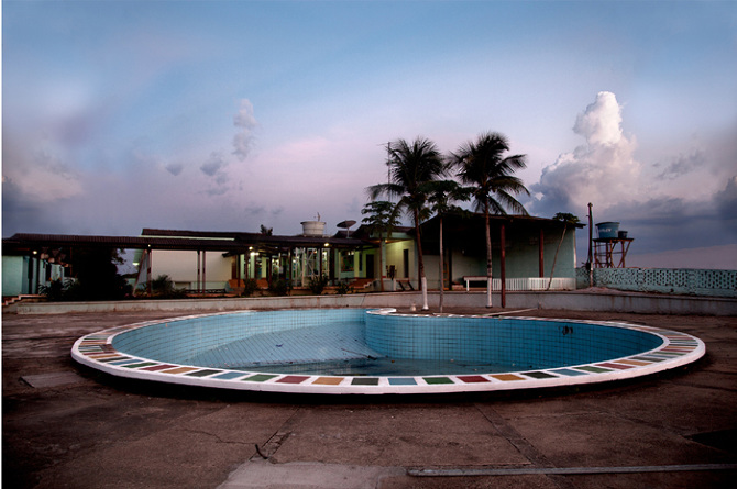 Em <em>A Última Aventura</em>, a artista percorreu a Transamazônica <span>registrando construções da época da ditadura que foram abandonadas</span>