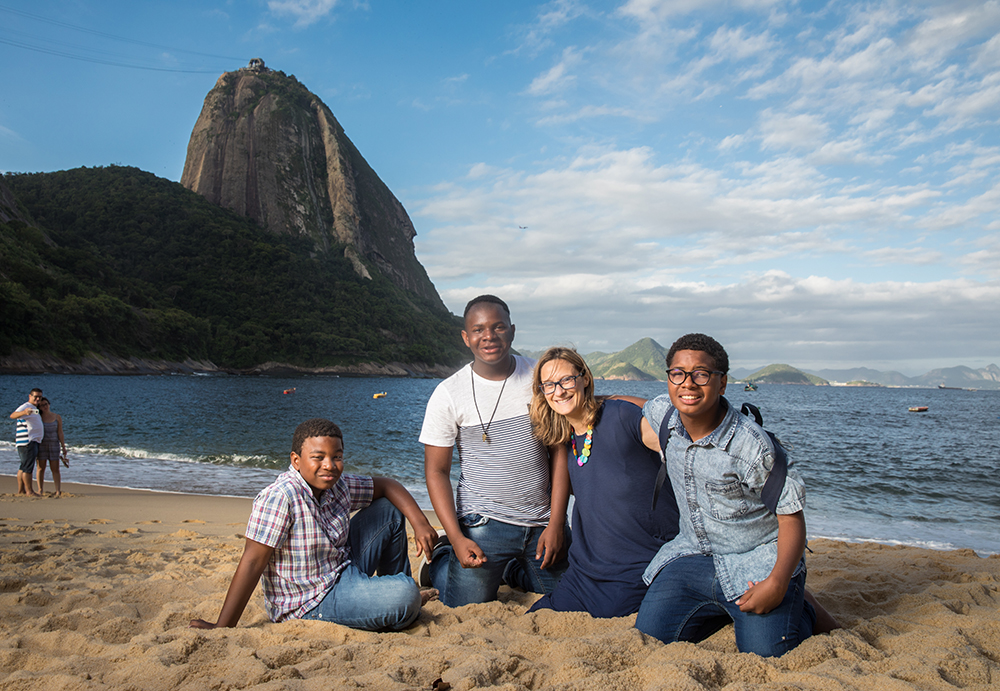 Carioca ganha uma mãe de presente graças à adoção internacional