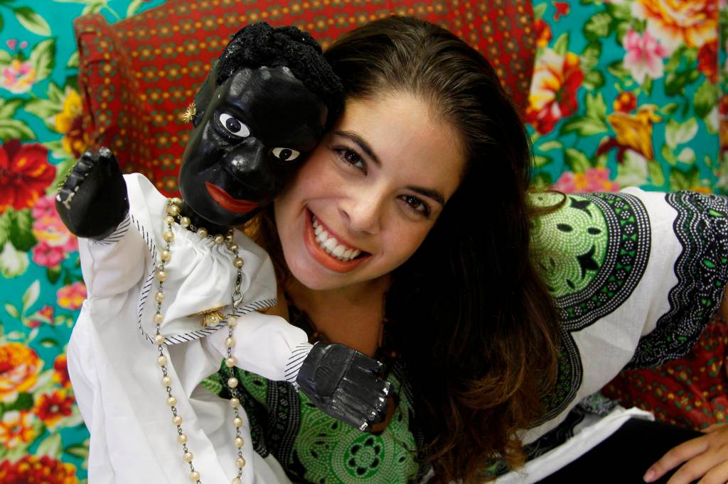 Espetáculo infantil ensina sobre samba, jongo e mamulengo