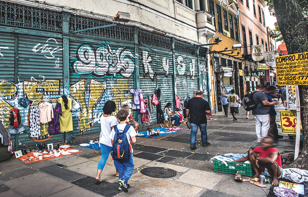 Desordem urbana toma as ruas do Rio e mexe com astral do carioca