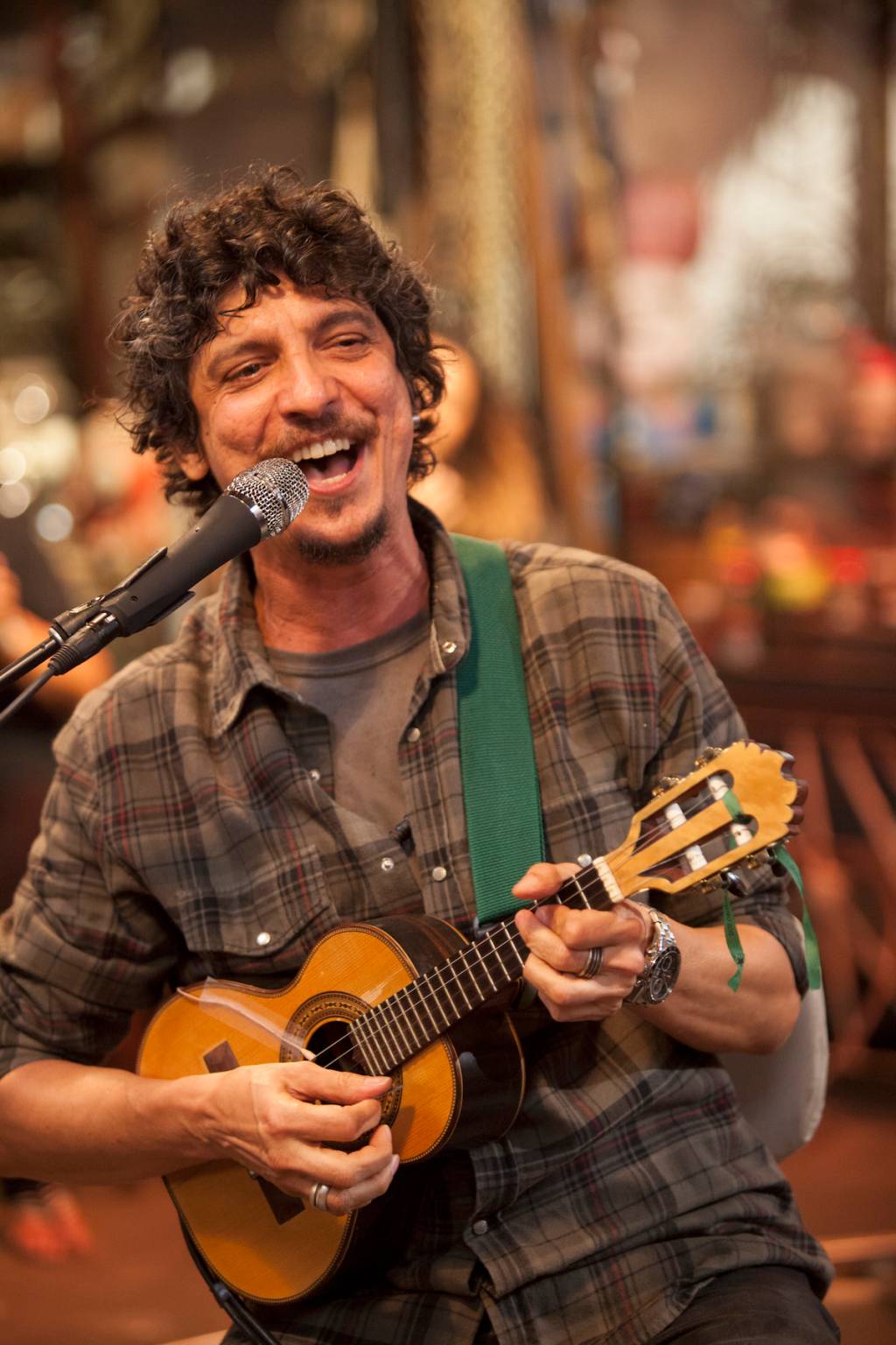 Pedro Luís faz tributo a Luiz Melodia