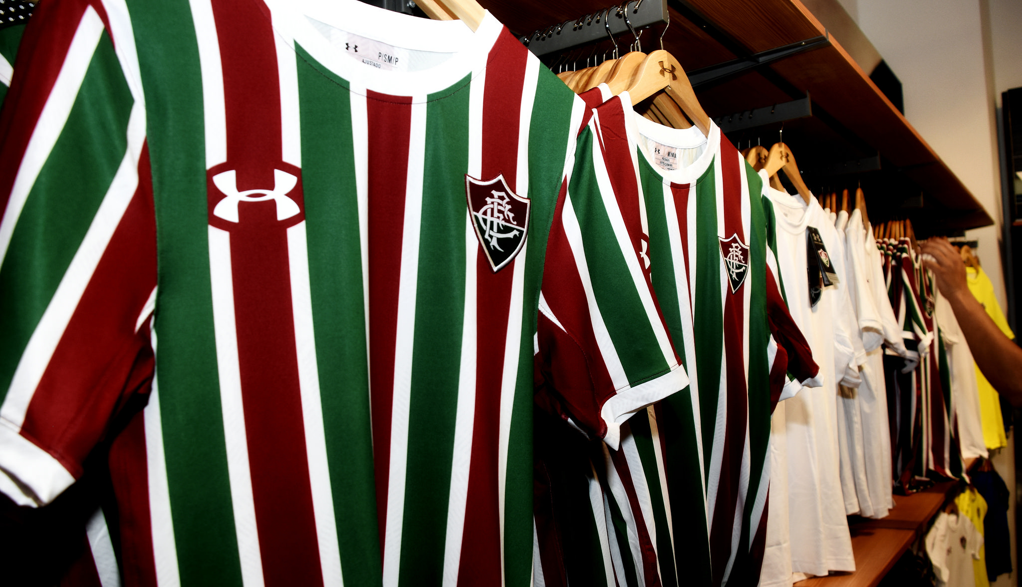 Fluminense comemora 115 anos com lançamento de novo uniforme