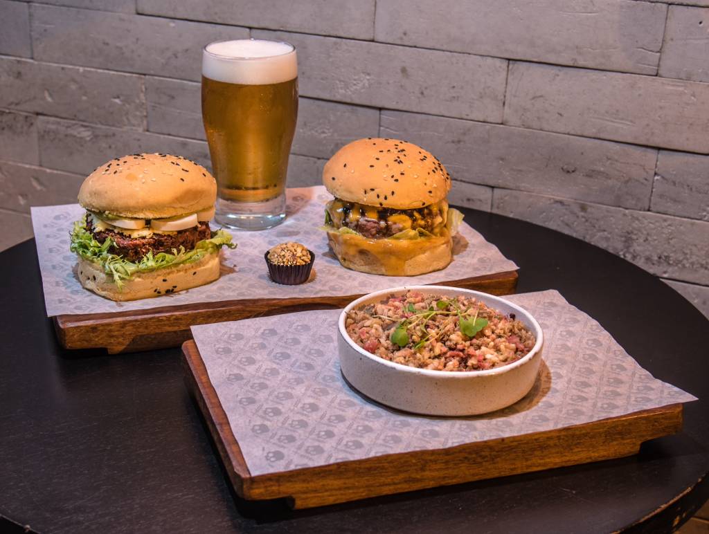 Calavera Kitchen & Bar promove tarde divertida para pets e donos
