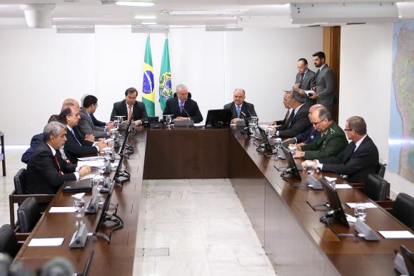 Temer libera mais 800 policiais para reforçar segurança no Rio