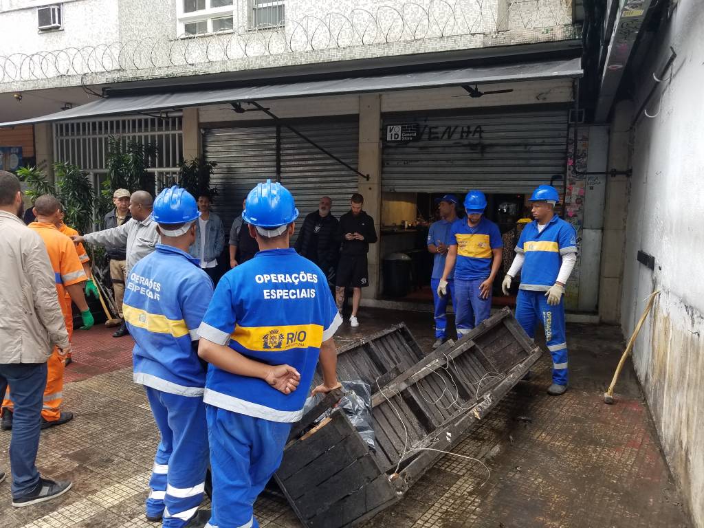 Prefeitura faz choque de ordem na Void e retira mobiliário