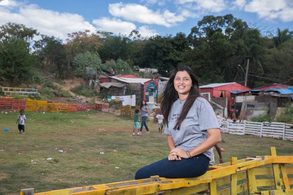 Carolina Aragão comanda um projeto social no Jardim Gramacho