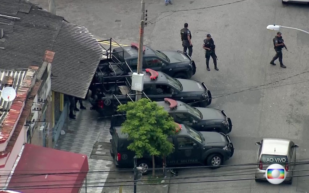 Sem Forças Armadas, PM do Rio faz operação no Complexo no Lins