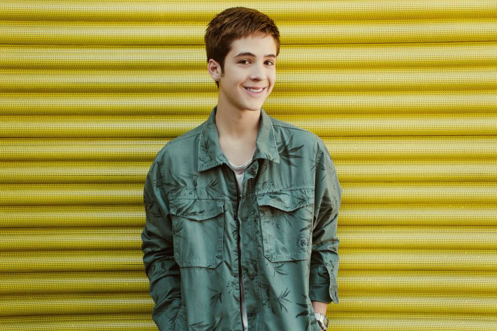 Astro juvenil, João Guilherme faz show no Teatro Bradesco