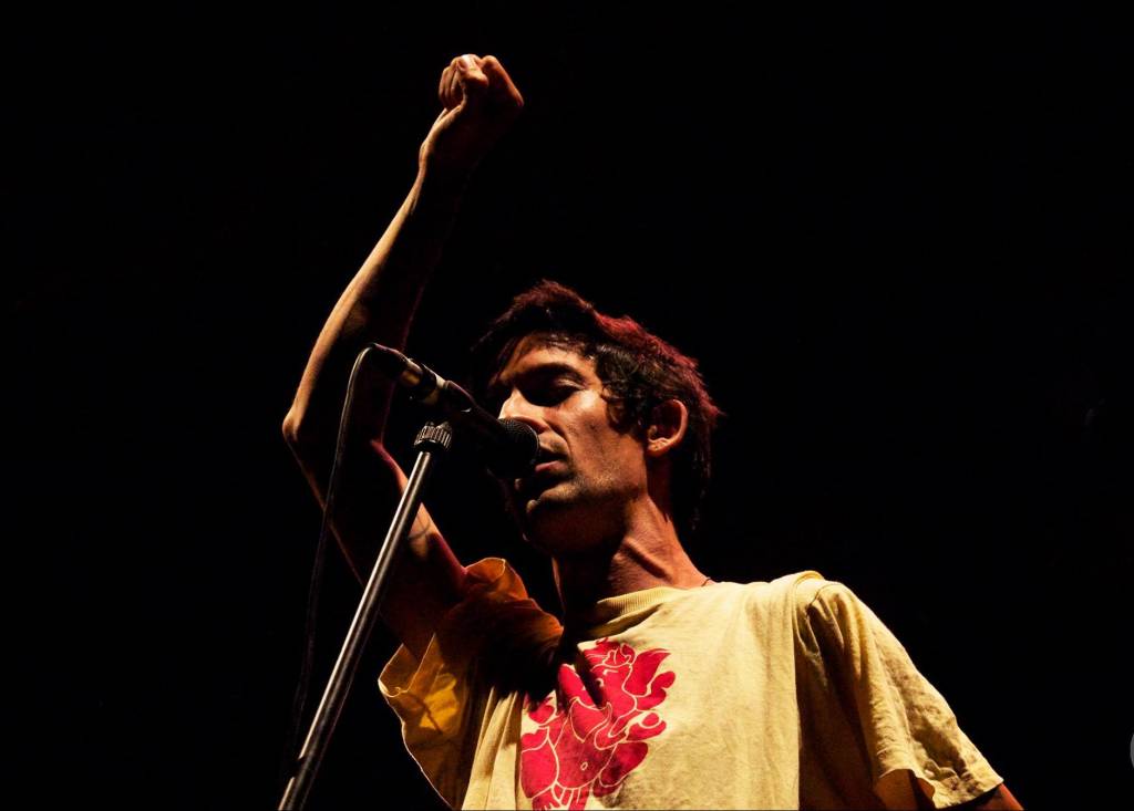 Posada se apresenta com banda de Chico Chico no Coordenadas