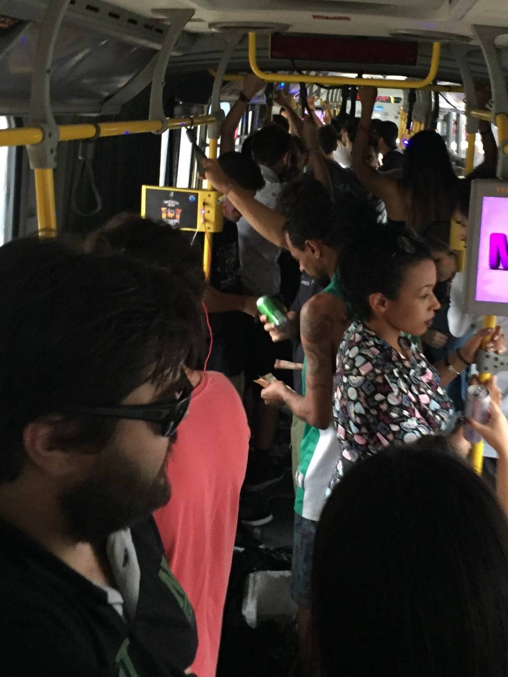 Rock in Rio 2017: BRT tem venda de cerveja e procura por ingresso