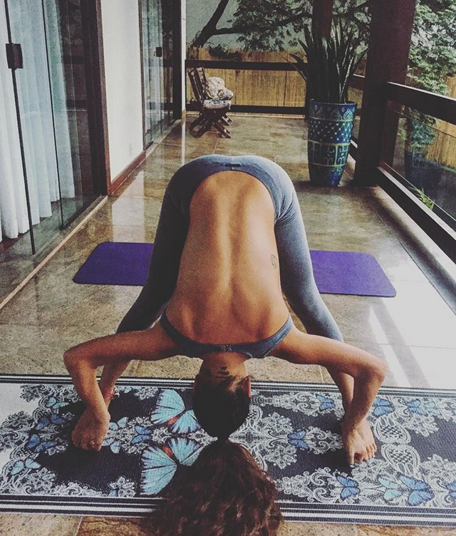Adepta do Ioga, Isis Valverde começa a praticar ashtanga vinyasa