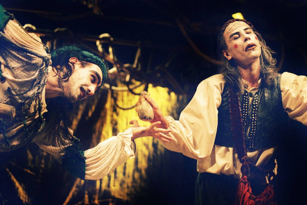 Cia Atores de Laura celebra 25 anos e ocupa o Laura Alvim