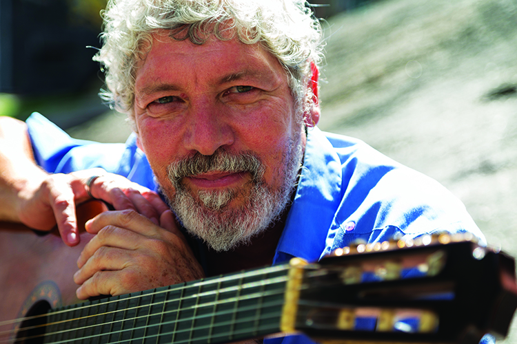 Pedro Amorim lança disco de afrossambas na Casa do Choro