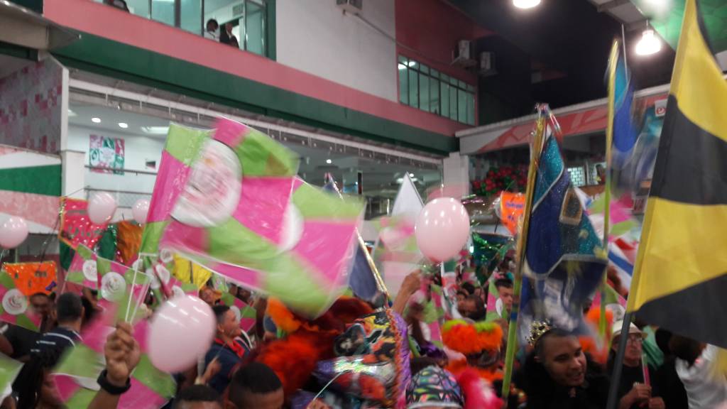 Escolas de samba escolhem hinos para carnaval de 2018 em outubro