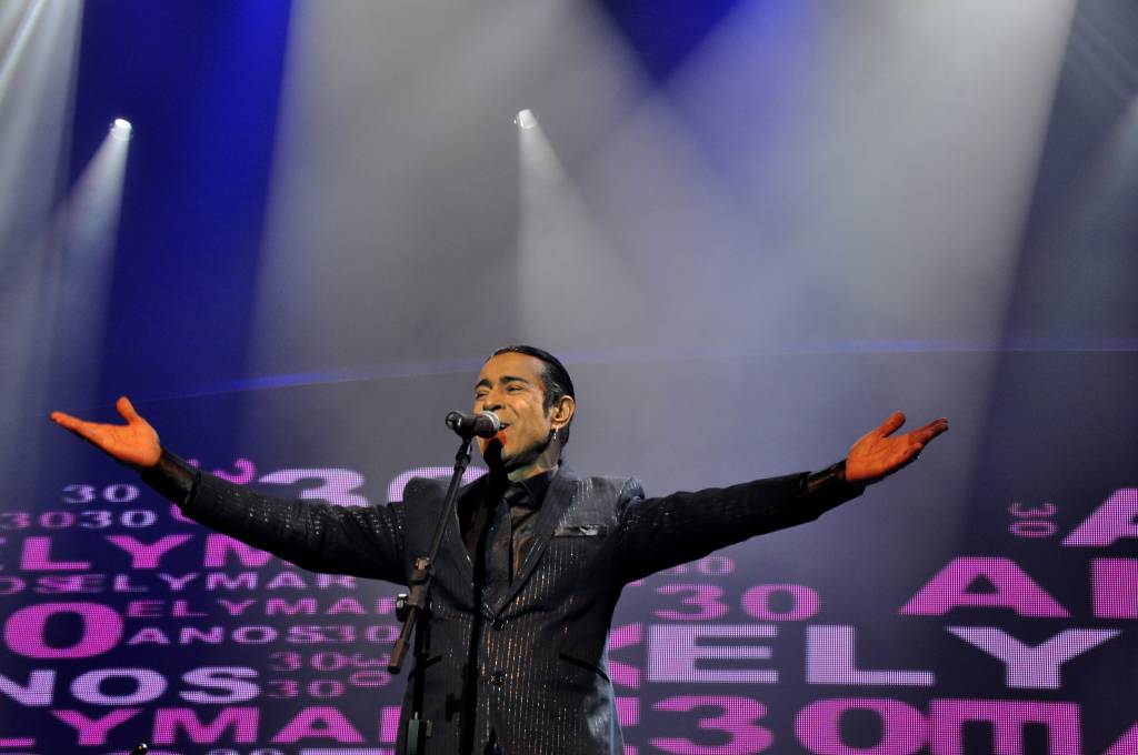 Elymar Santos celebra 30 anos de carreira em três shows esgotados