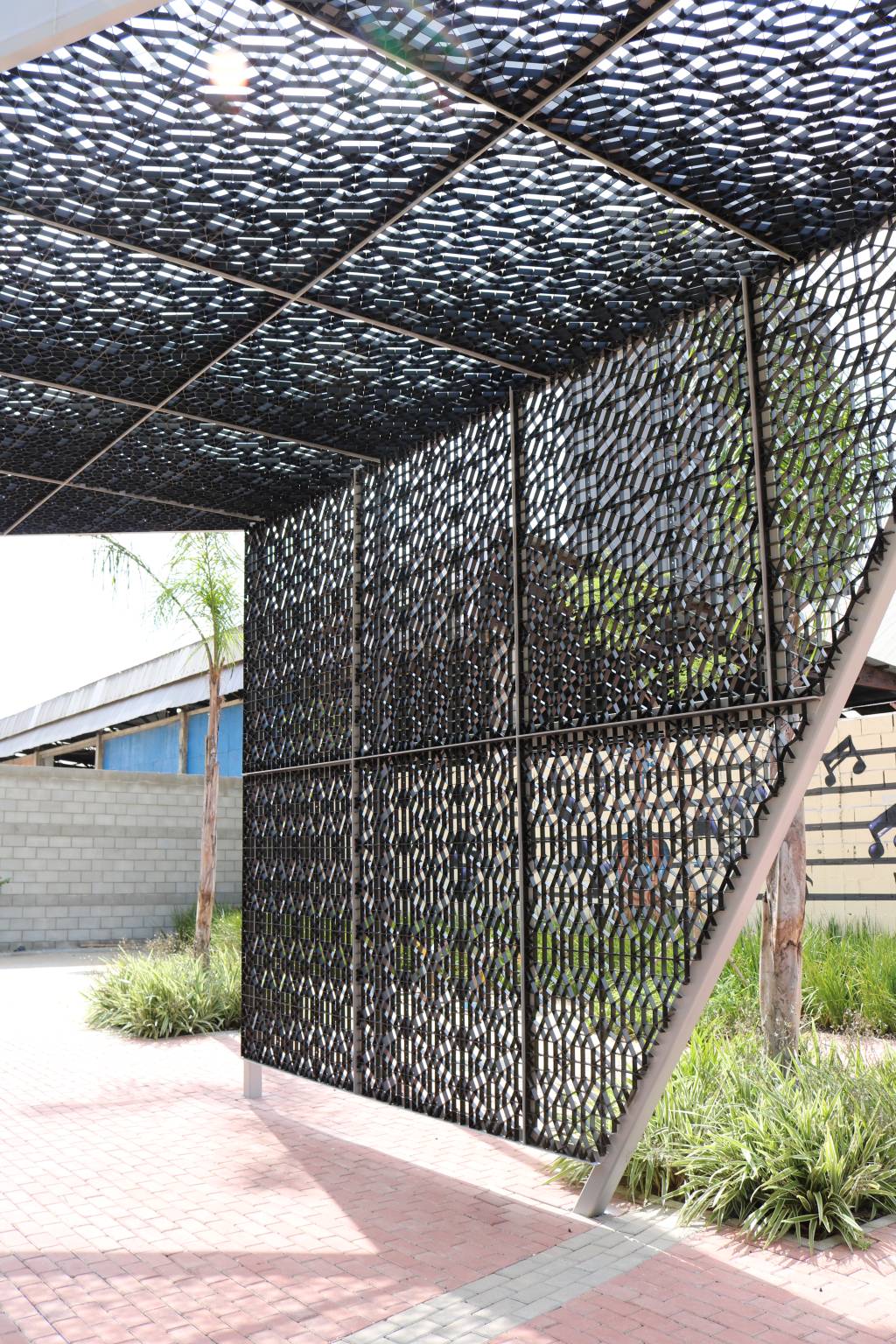 Porto Maravilha ganha mobiliário de plástico neste sábado (9)