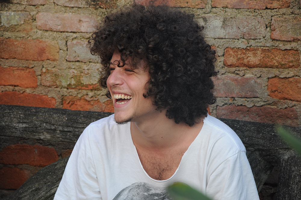 Show interativo reúne nomes da nova geração em Copacabana