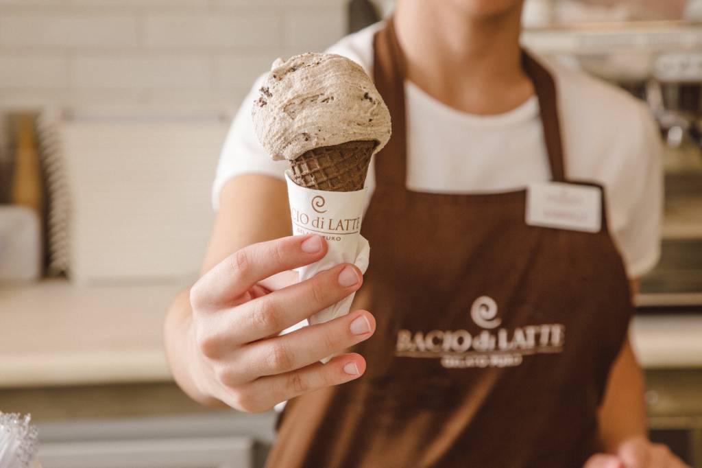 Bacio di Latte abre nova loja e distribui gelato de graça