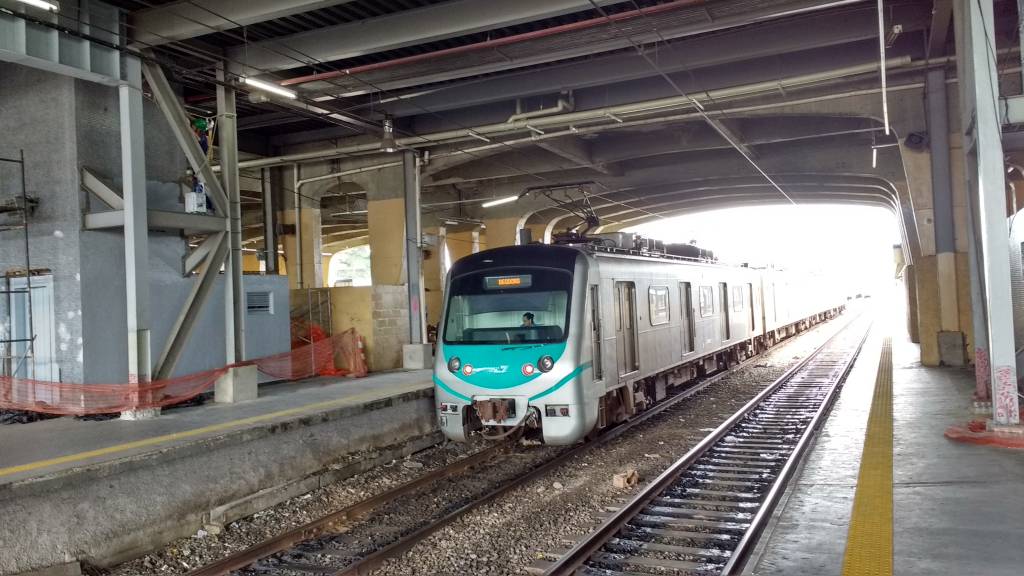Bandidos armados tentam roubar cofres em estação de Deodoro