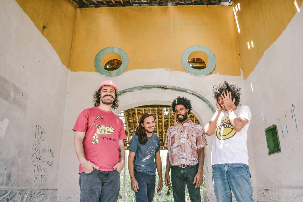 Boogarins e O Terno se encontram no Circo Voador