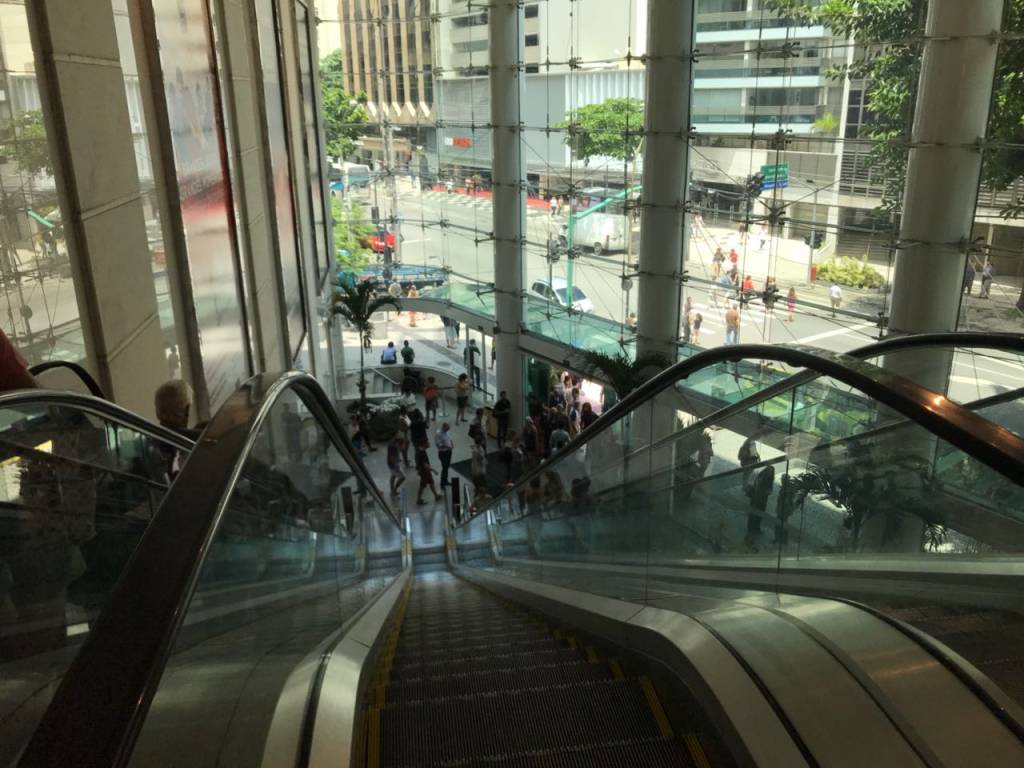 Chuva interrompe fornecimento de energia elétrica no Rio