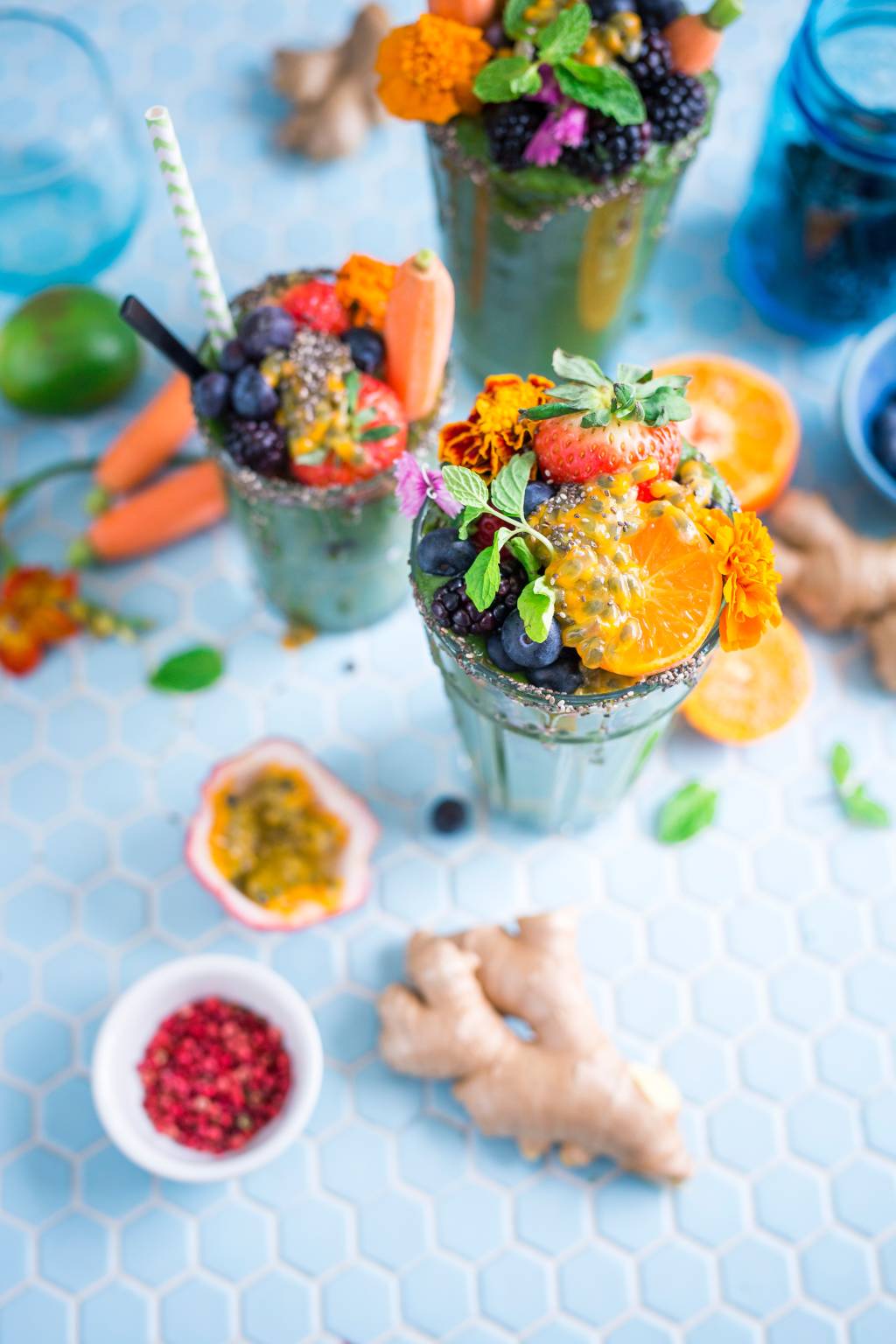 SUCO GEGIBRE E FRUTAS – brooke lark_unplash