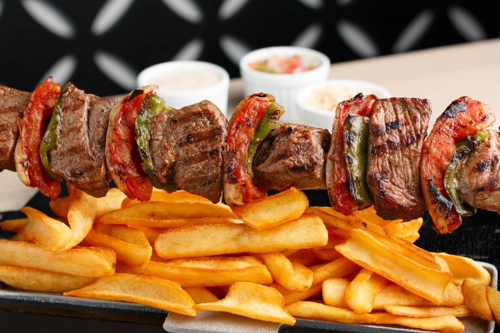 Espetto Carioca lança happy hour com descontos e dose dupla