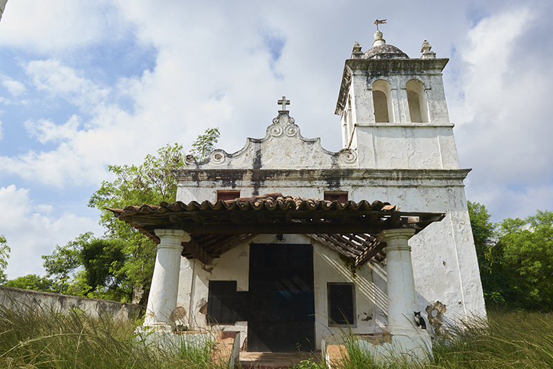 FAZENDA COLUBANDÊ (1618): Em janeiro de 2017, um painel de 4 metros de largura que enfeitava a Capela de Santana na propriedade, em São Gonçalo, foi furtado.