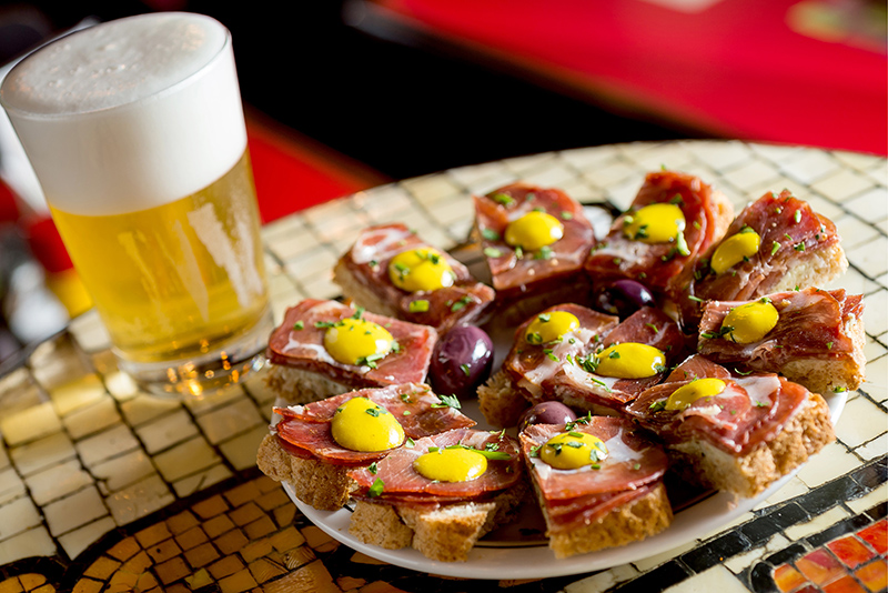 Instituição paulistana, Bar Léo inaugura filial carioca