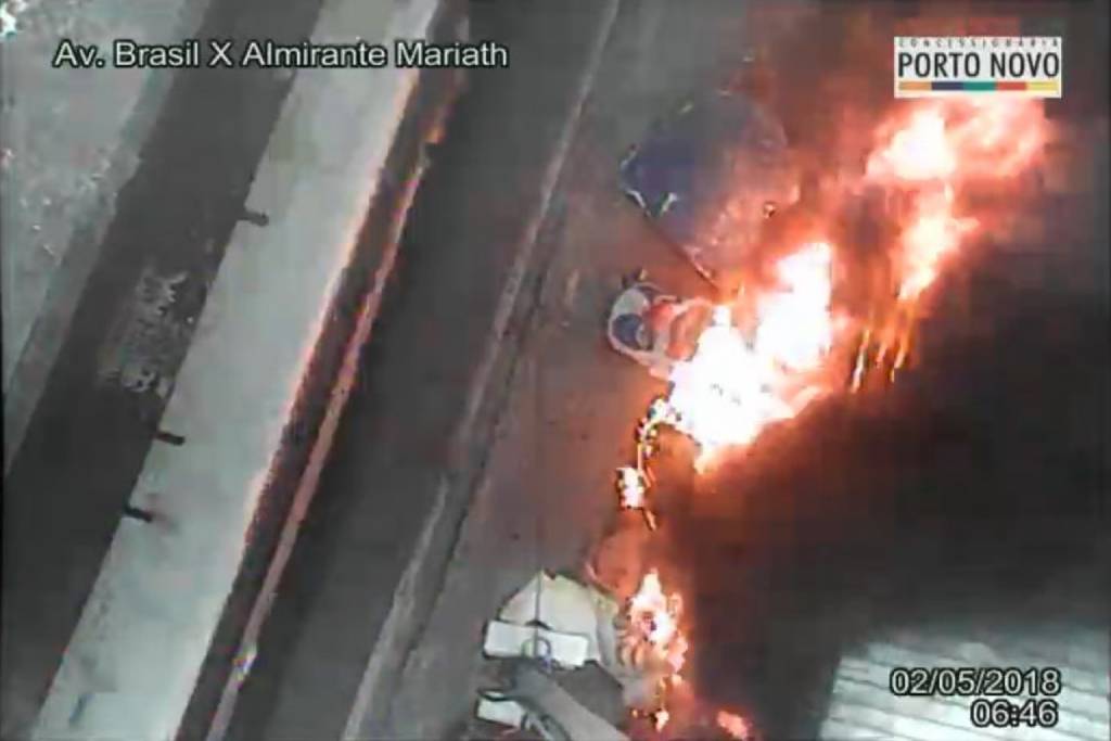 Barracão da agremiação Unidos de Bangu pega fogo em São Cristóvão