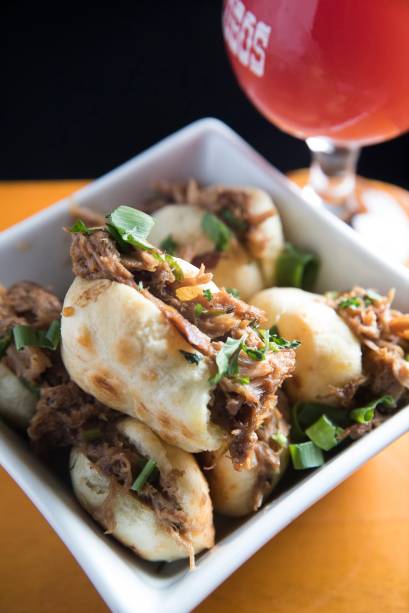 Na nova unidade, receitas do Costelinha, como o delicioso sandubinha de costela Na nova unidade, receitas do Costelinha, como o delicioso sandubinha de costela