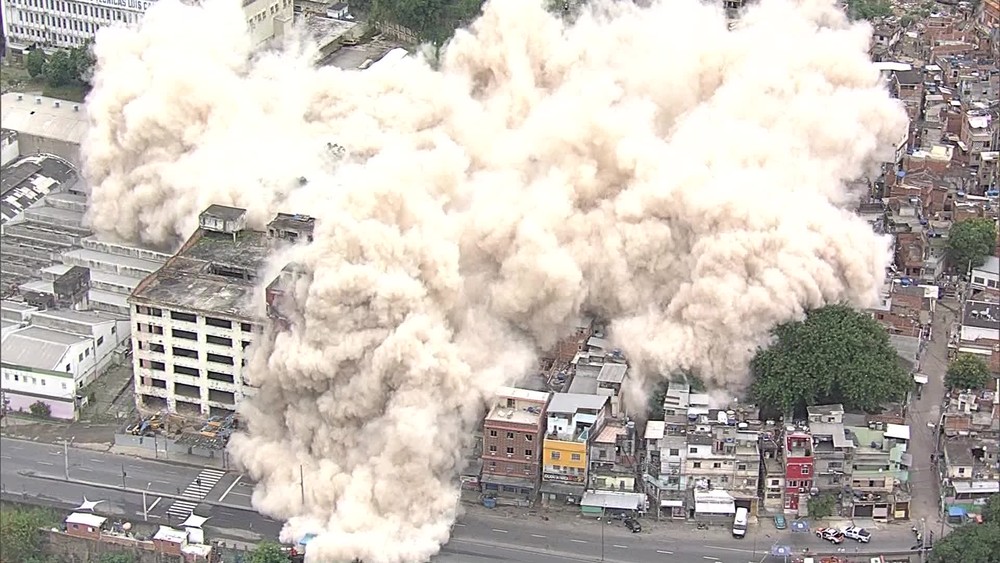 Nova implosão do antigo prédio do IBGE modifica o trânsito