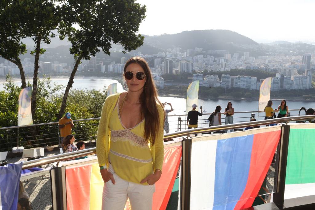 Famosos se reúnem na Arena Morro da Urca para assistir a Copa