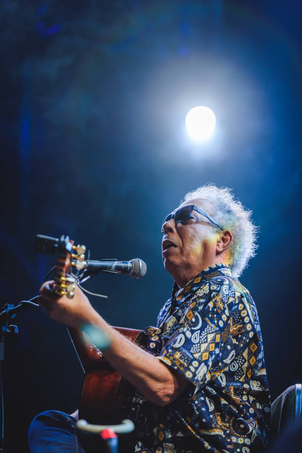 Ícone do tropicalismo, Jards Macalé faz show-solo no Manouche