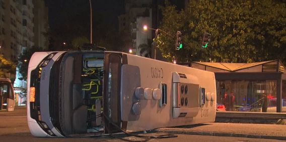 Acidente entre ônibus deixa nove feridos no Rio