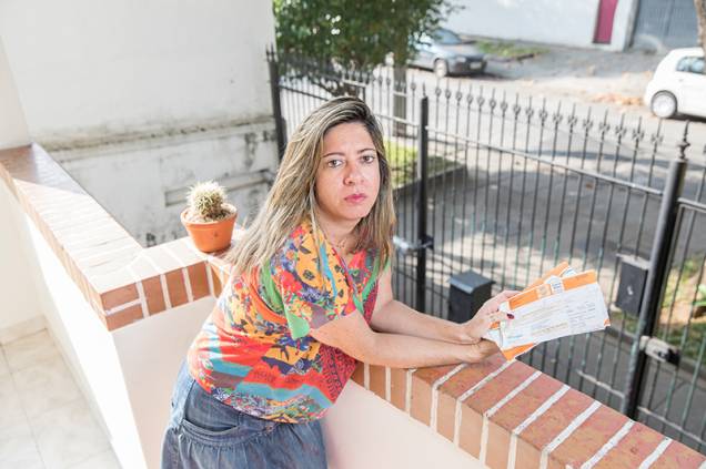 Daniele Telles na varanda de casa no Grajaú: discussão e constrangimento Daniele Telles na varanda de casa no Grajaú: discussão e constrangimento