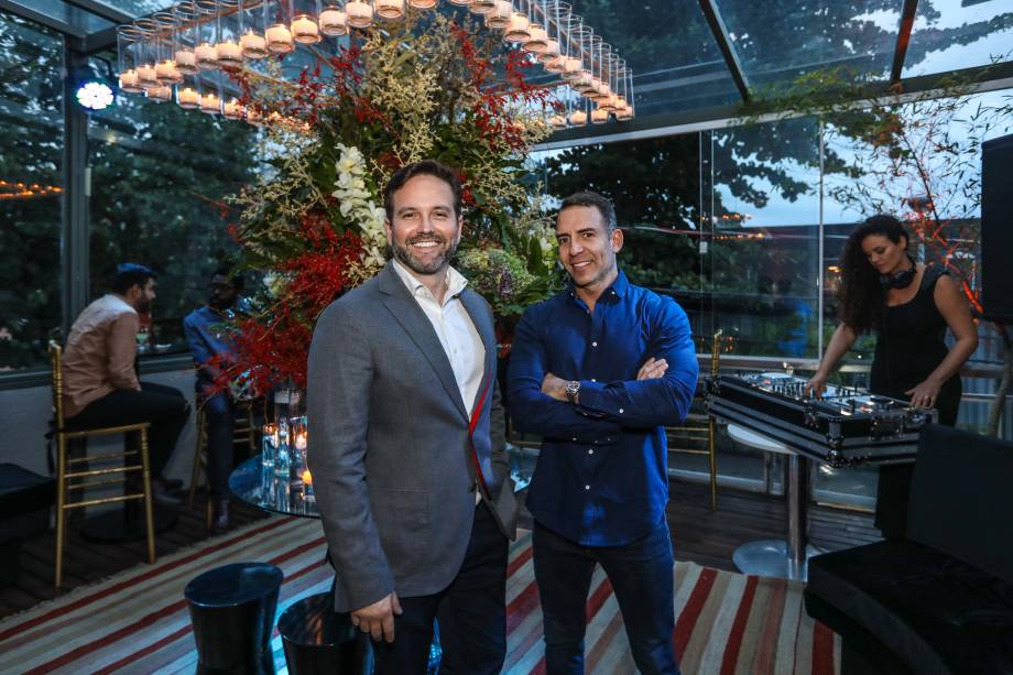 Dr. André Maranhão e o decorador Leonardo Araújo Dr. André Maranhão e o decorador Leonardo Araújo