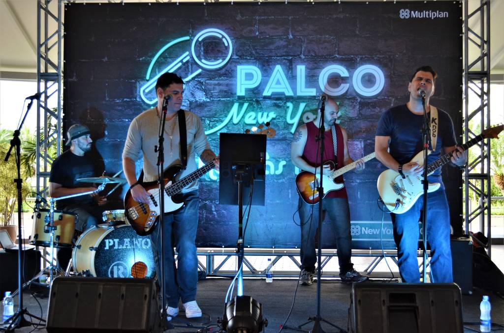 Karaokê com banda anima o New York City Center nesta terça (24)