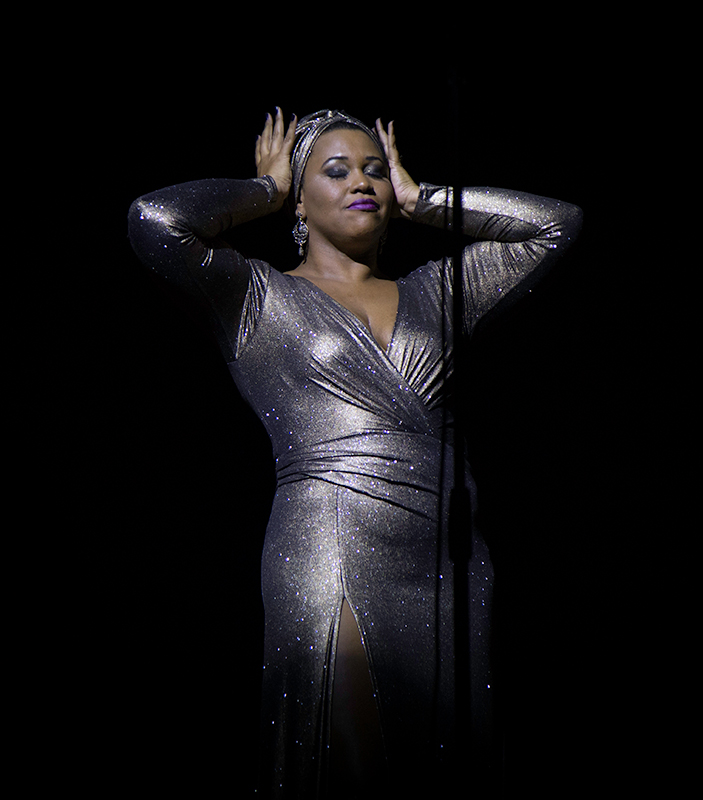 Lilian Valeska canta as divas do jazz no Imperator