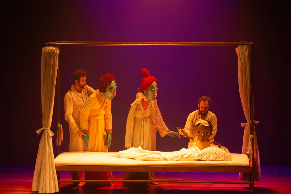 Crítica: com bonecos, peça de teatro infantil impacta espectadores