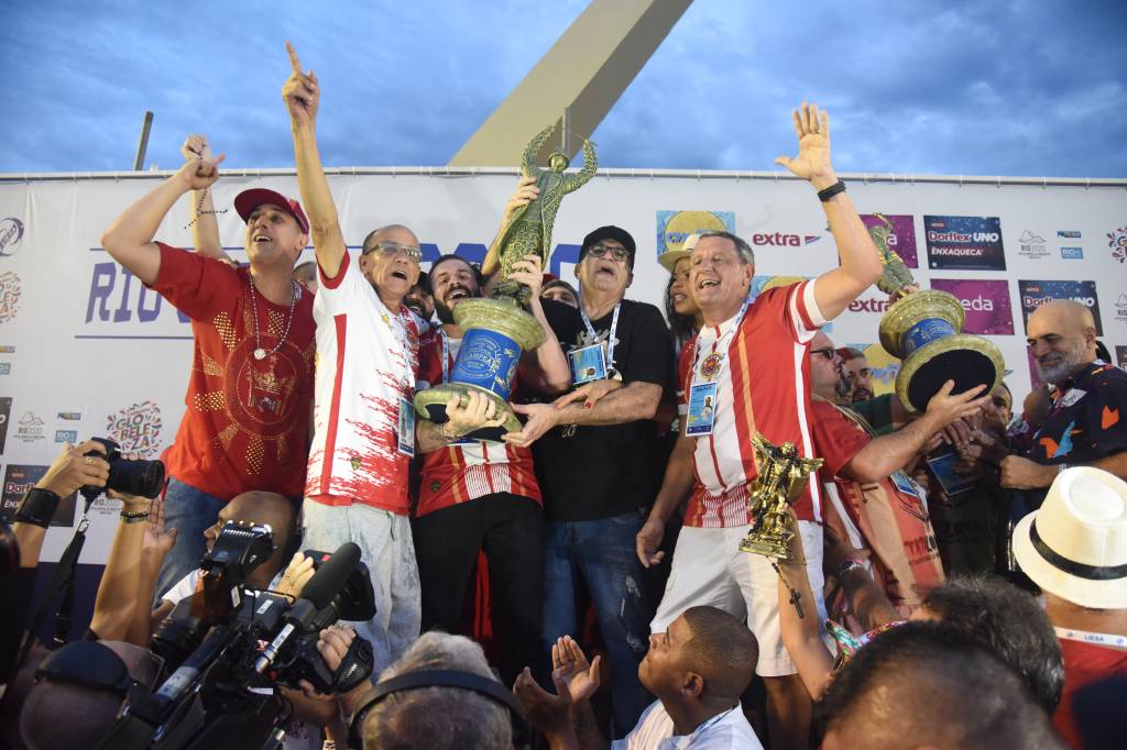 Título da Viradouro acentua renovação de carnavalescos do Rio